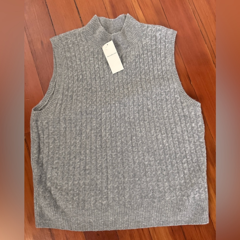 Abercrombie & Fitch Sleeveless Cable Mockneck Top